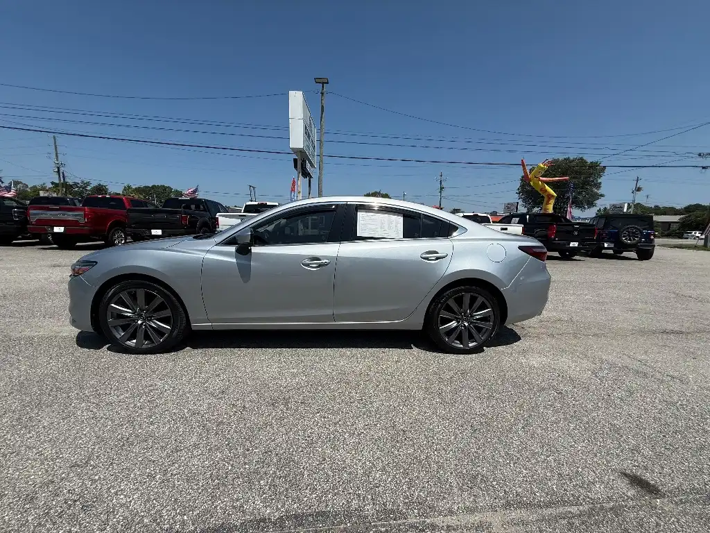 2018 Mazda EZ-6 Touring Auto's photo
