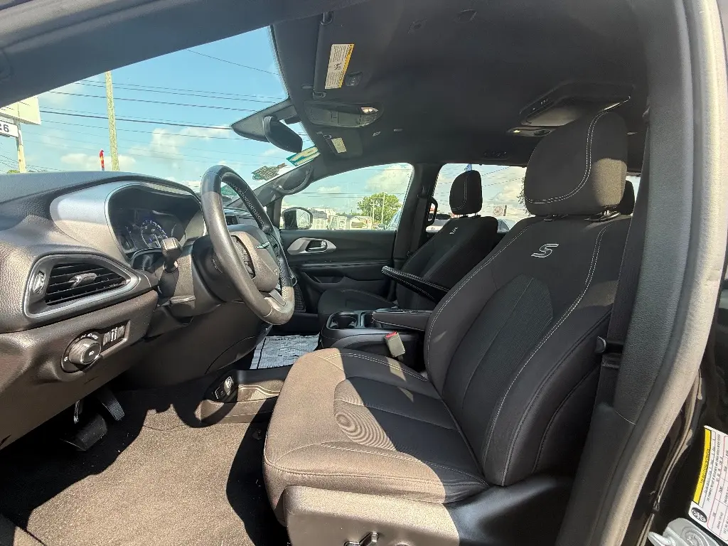 2019 Chrysler Pacifica Touring Plus photo 5