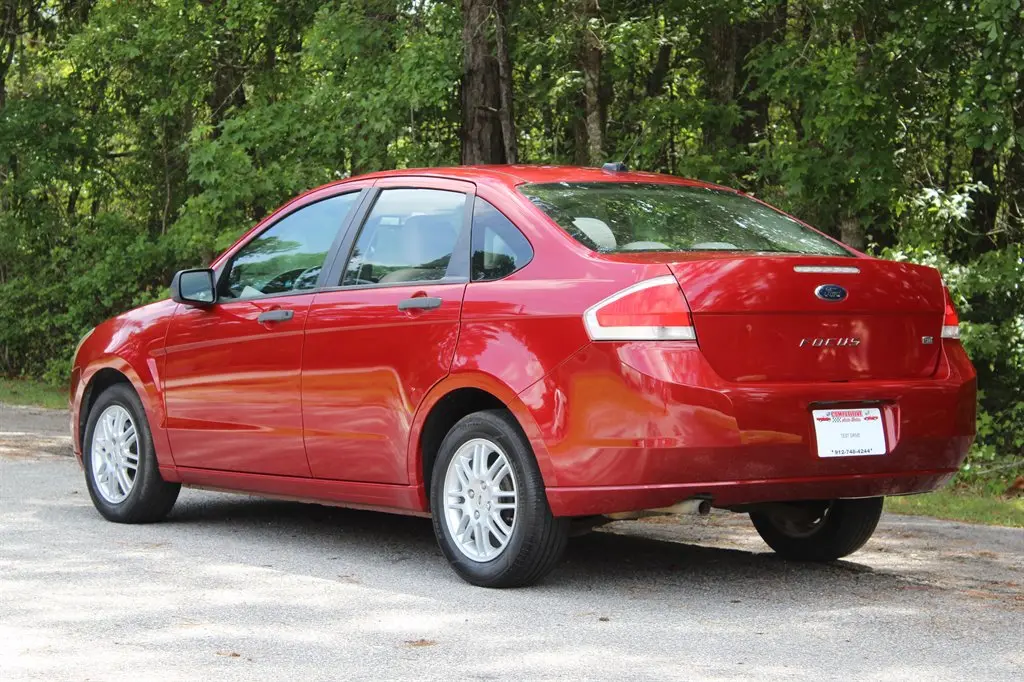 2010 Ford Focus SE photo 3