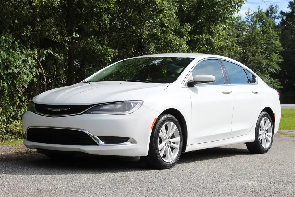 2017 Chrysler 200 Limited's photo