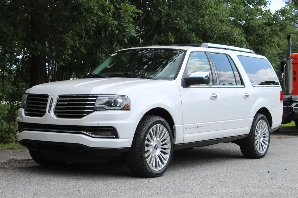 2016 Lincoln Navigator 4x2 L Reserve's photo