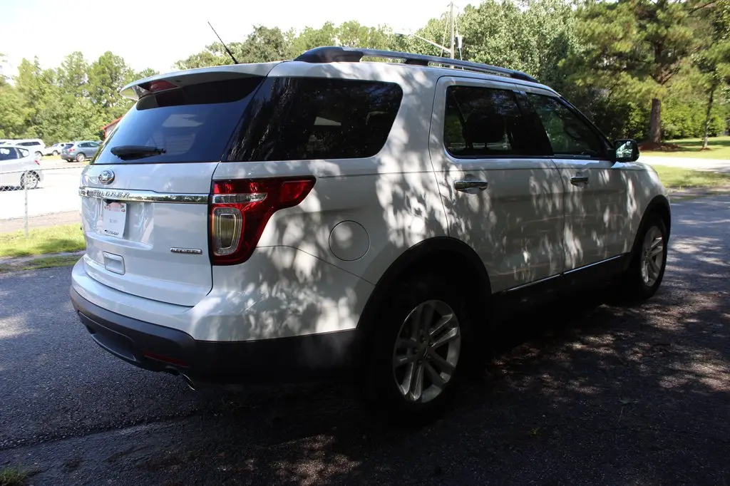 2015 Ford Explorer XLT photo 4