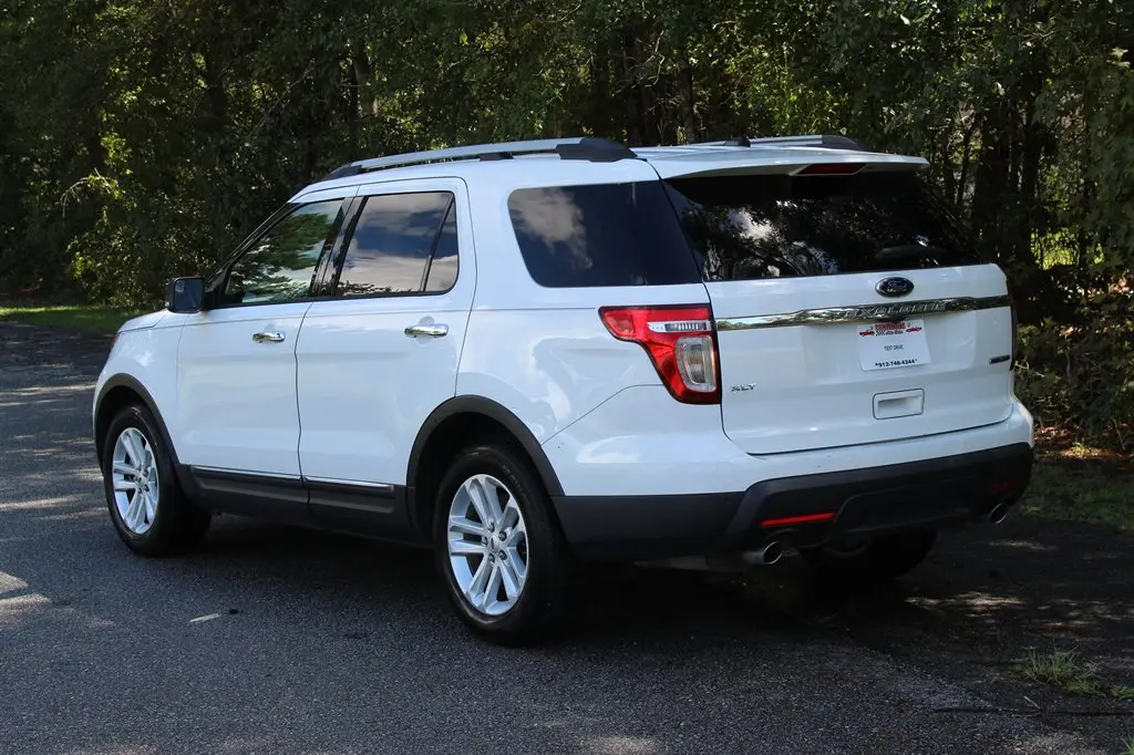 2015 Ford Explorer XLT photo 3