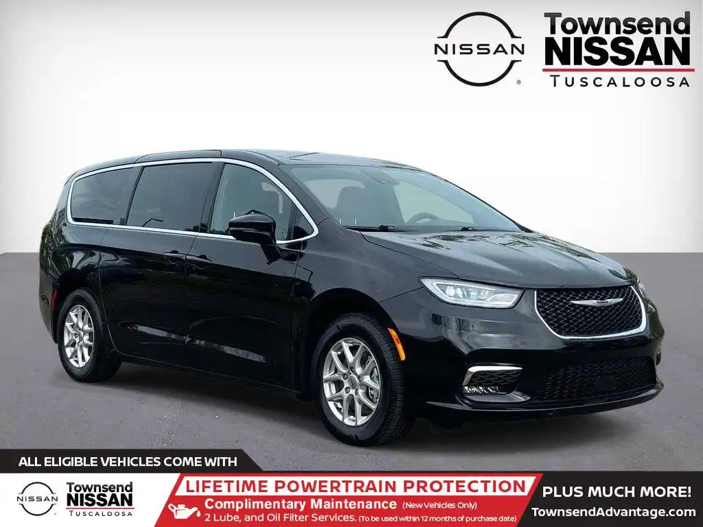 2025 Chrysler Pacifica Select's photo