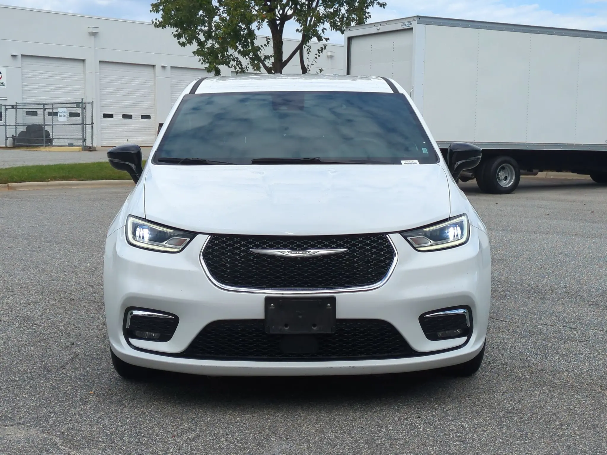 2025 Chrysler Pacifica Select photo 3