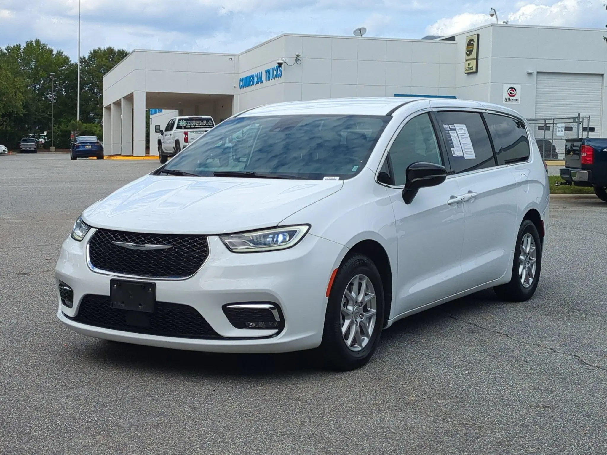 2025 Chrysler Pacifica Select photo 5