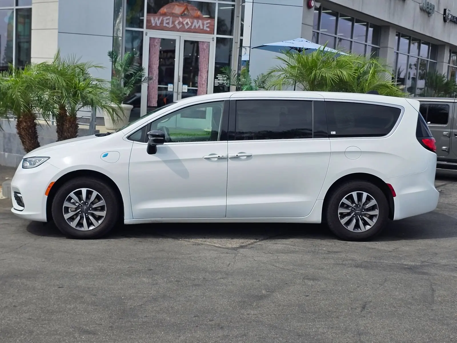 2024 Chrysler Pacifica Hybrid PHEV Select photo 5