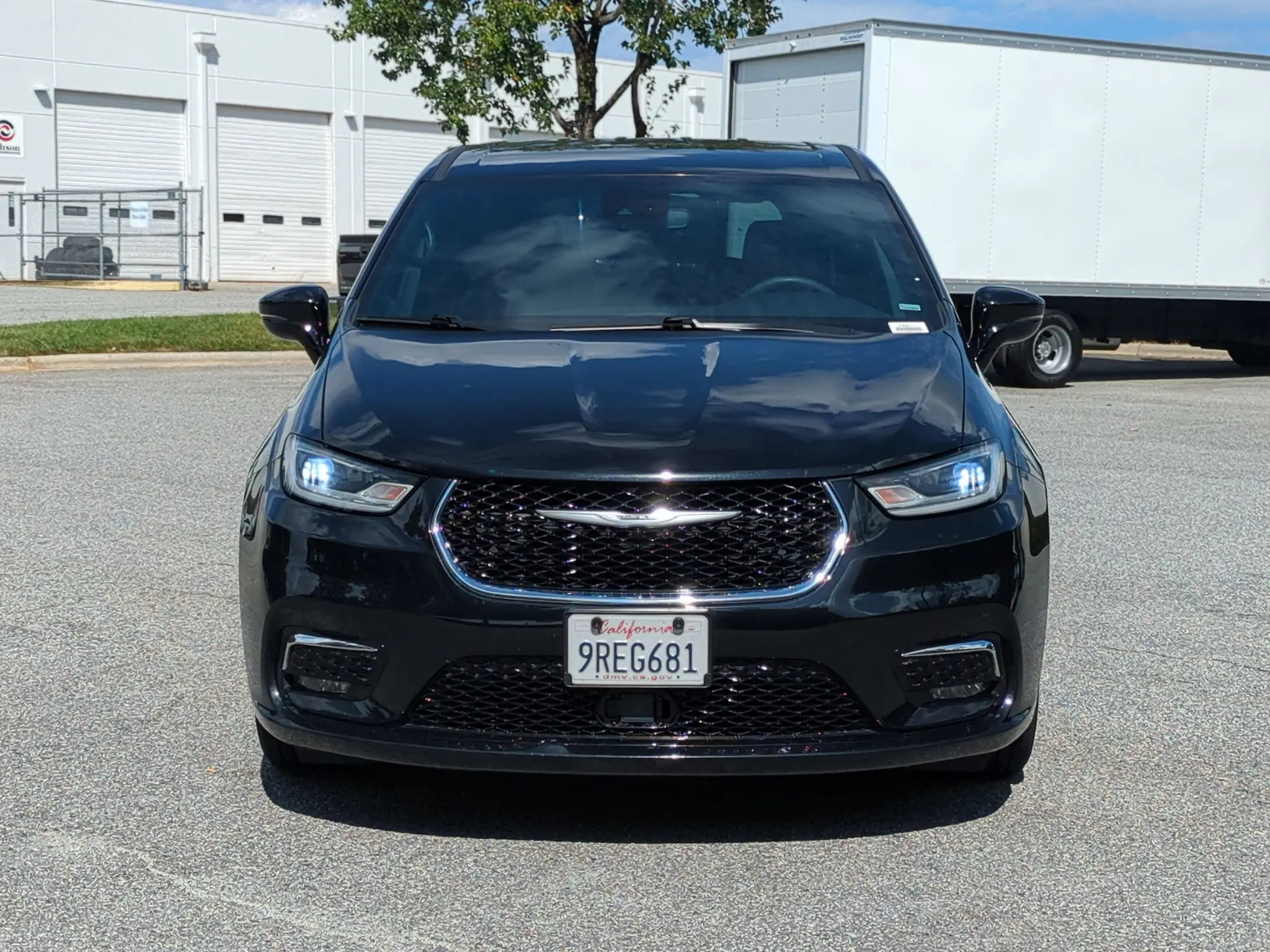 2025 Chrysler Pacifica Select photo 3