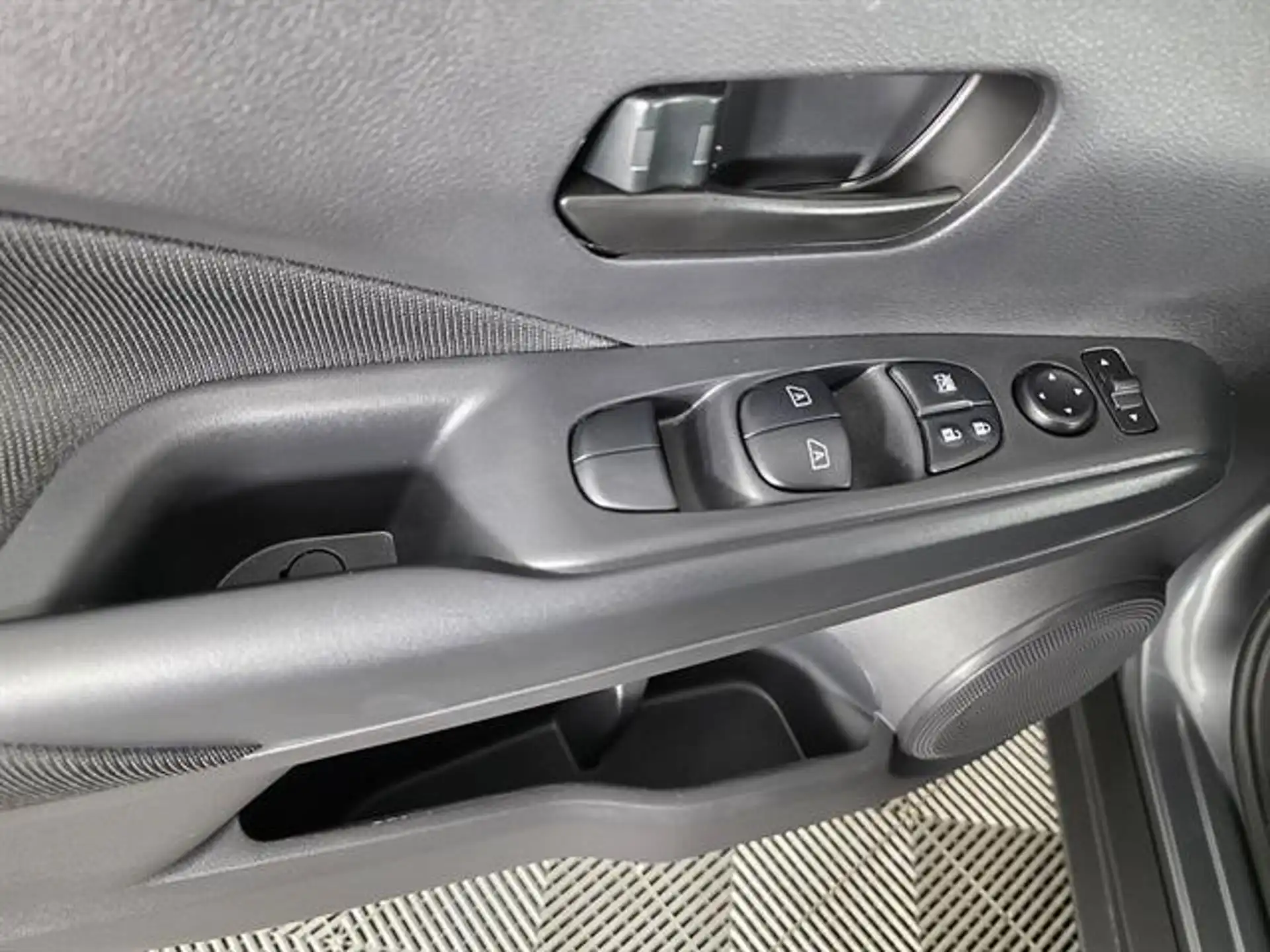 2025 Nissan Kicks Play 1.6 FWD's photo