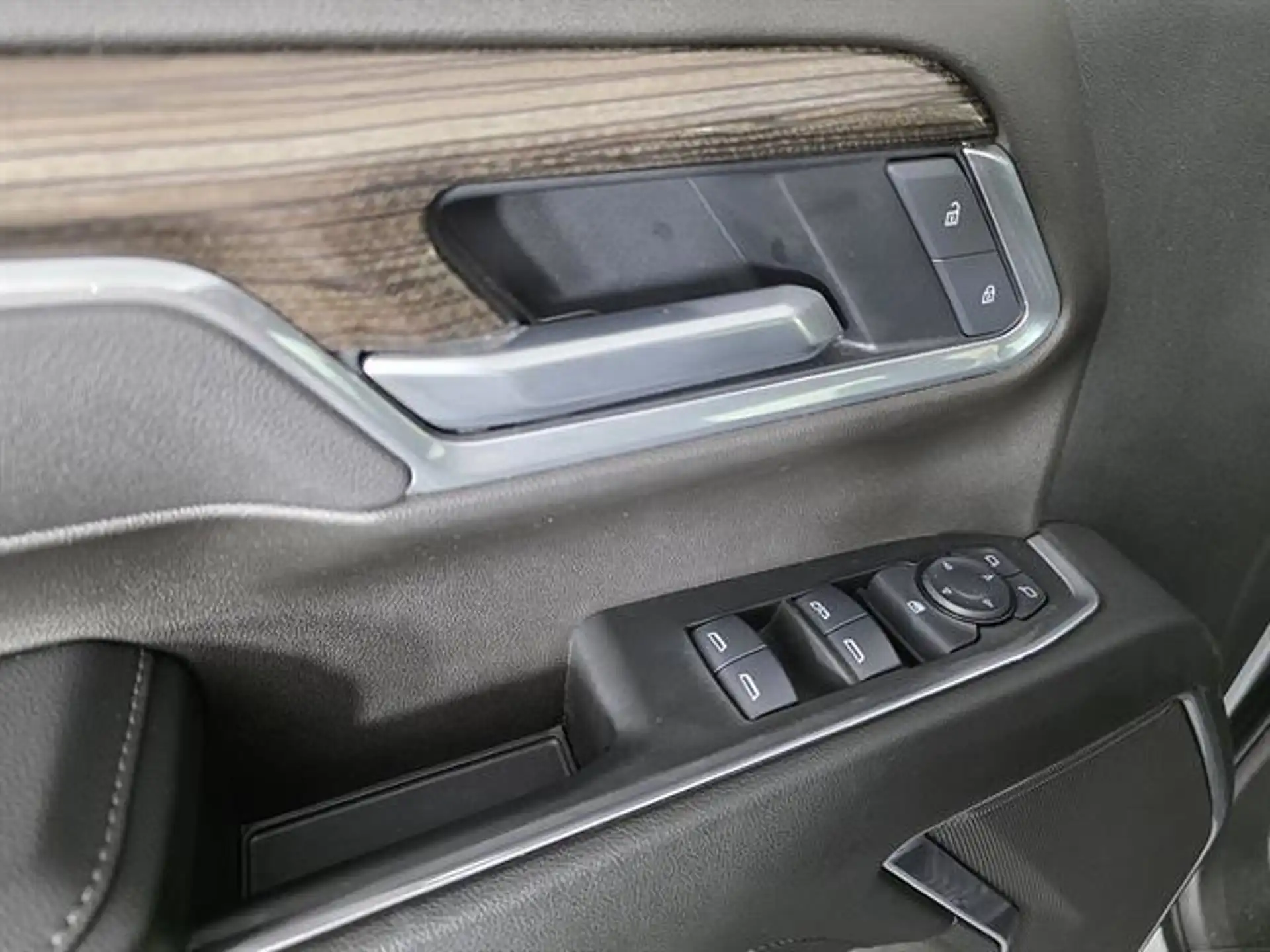 2025 Chevrolet Silverado HD LT 4WD Crew Cab Standard Box's photo