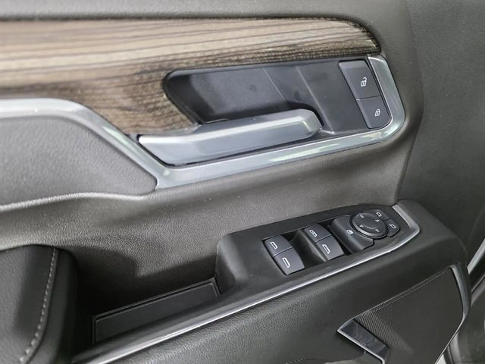 2025 Chevrolet Silverado HD LT 4WD Crew Cab Standard Box's photo