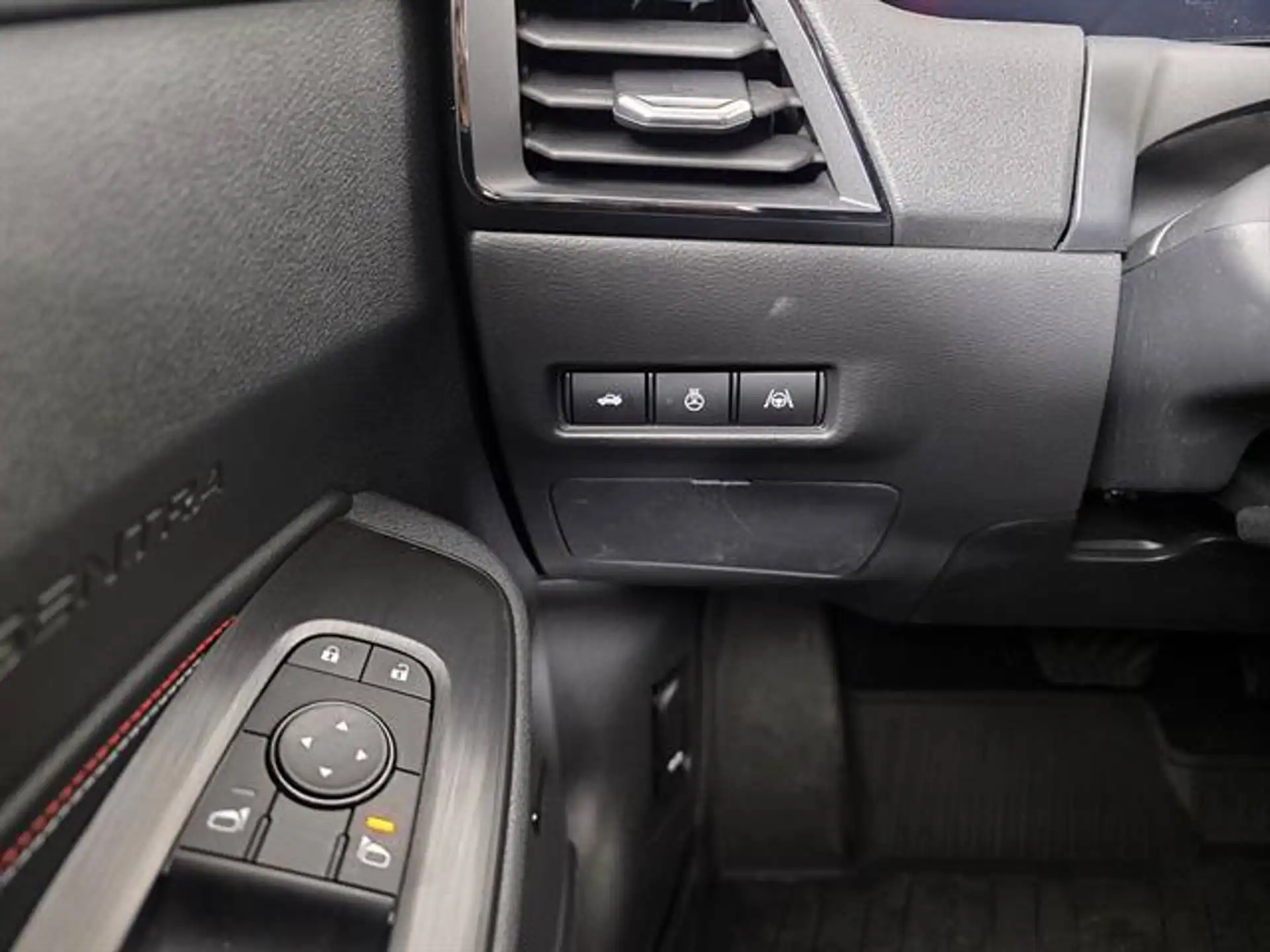 2026 Nissan Sentra SR CVT's photo