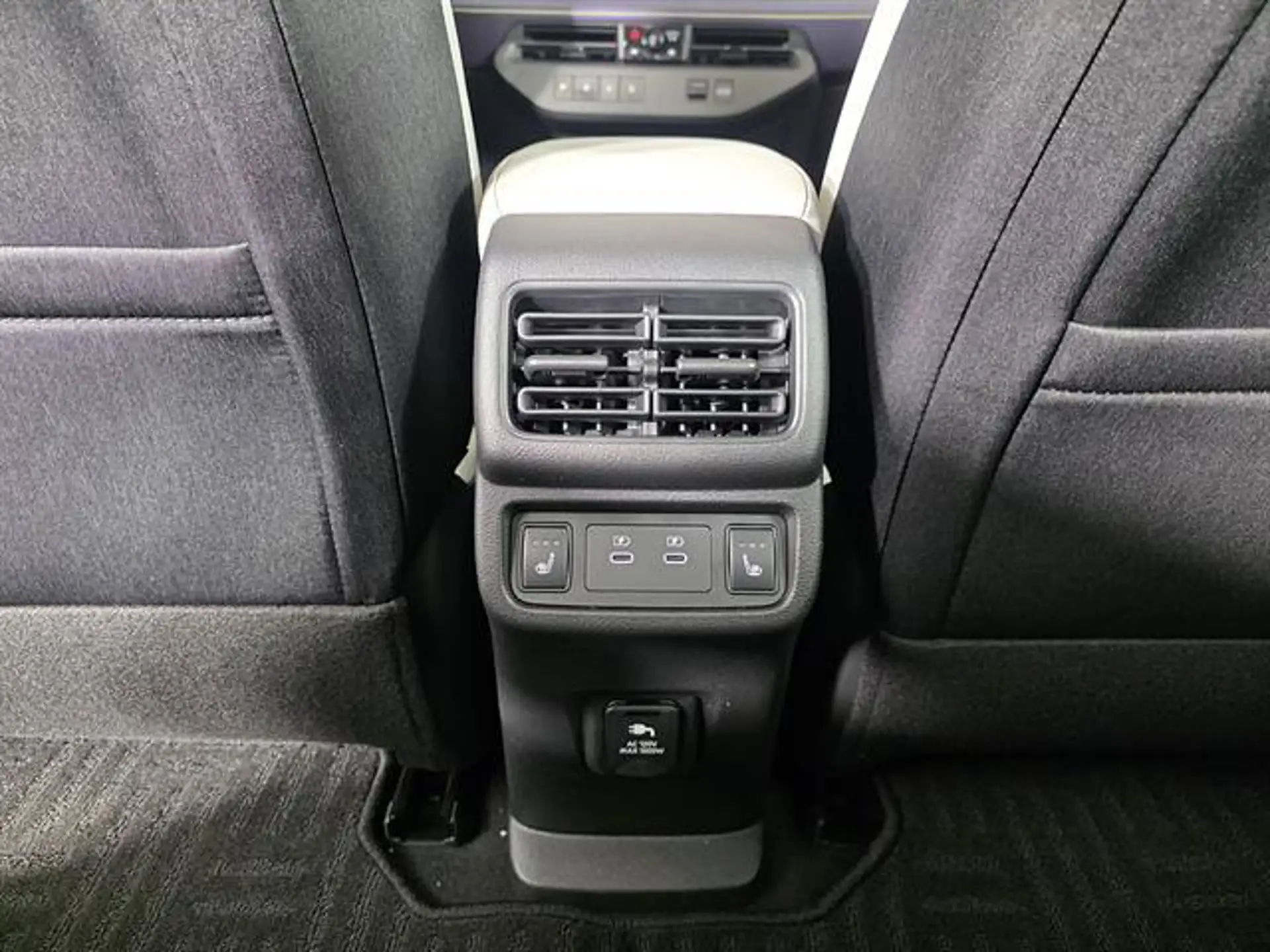 2026 Nissan Leaf Platinum+'s photo