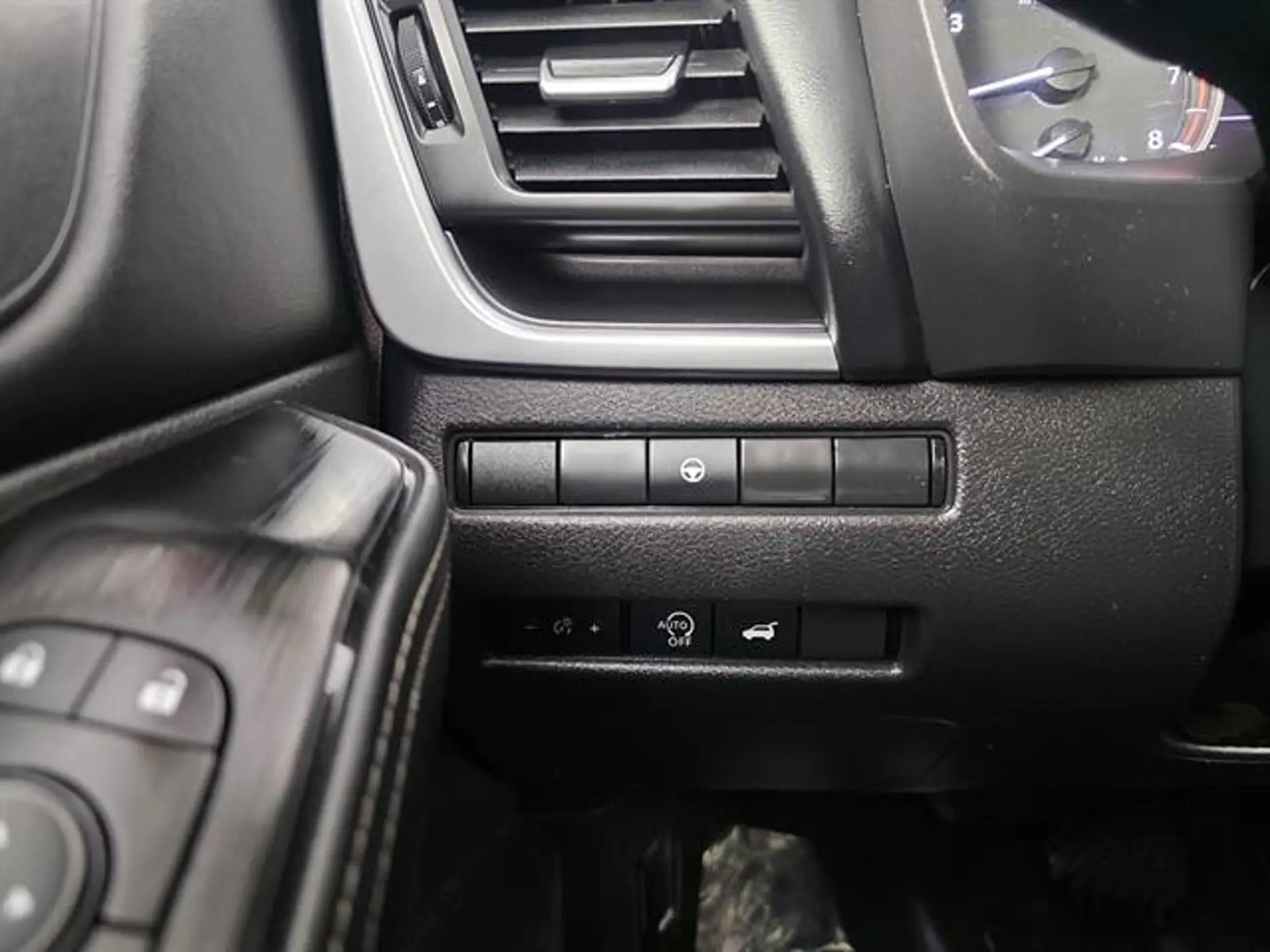 2023 Nissan Rogue SV AWD photo 1