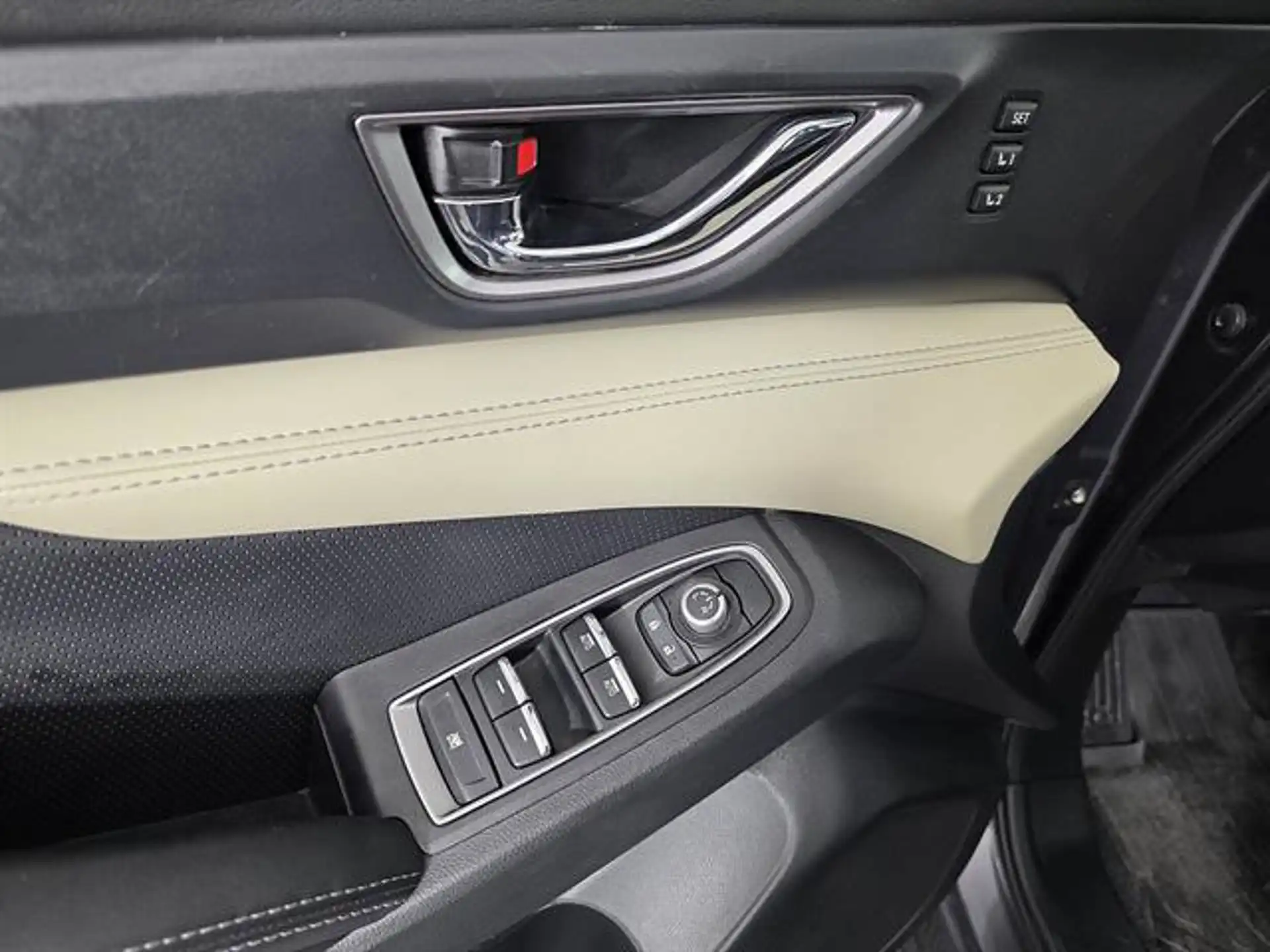 2022 Subaru Ascent Limited 7 Passenger's photo