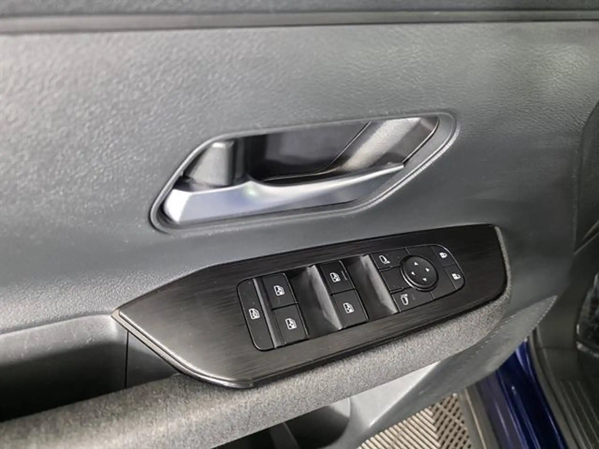 2025 Nissan Kicks 2.0 SV's photo
