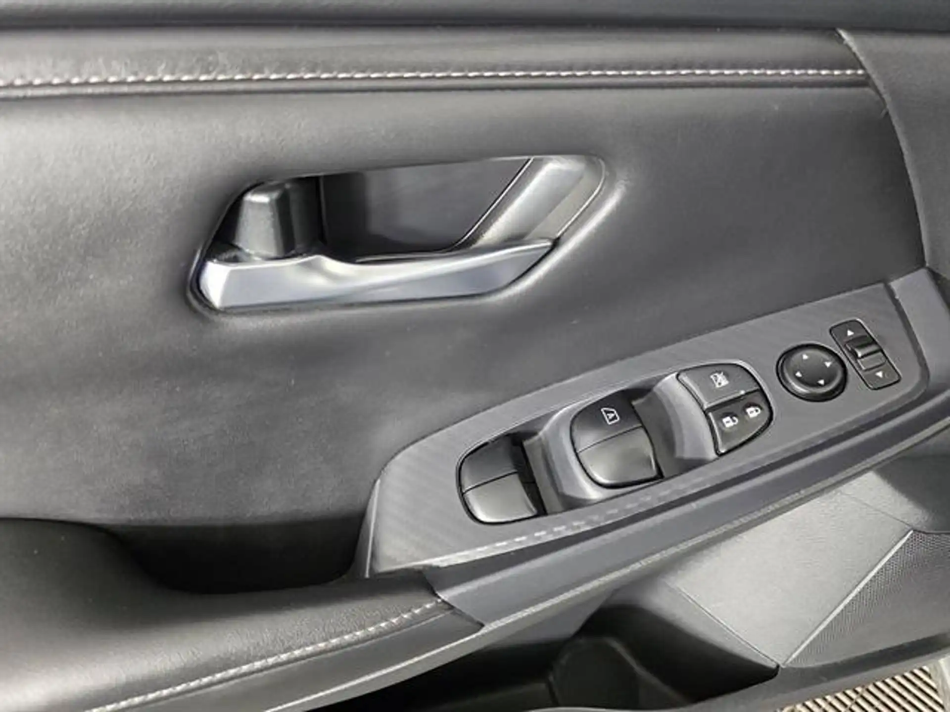 2023 Nissan Sentra SV CVT's photo