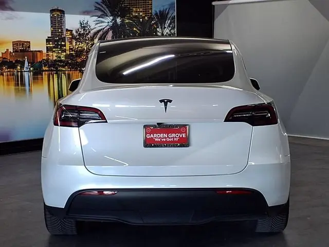 2024 Tesla Model Y Long Range RWD photo 5