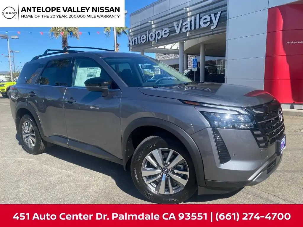 2026 Nissan Pathfinder SL 2WD's photo
