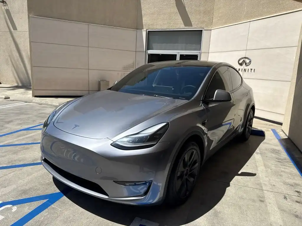 2025 Tesla Model Y Long Range Dual Motor All-Wheel Drive's photo