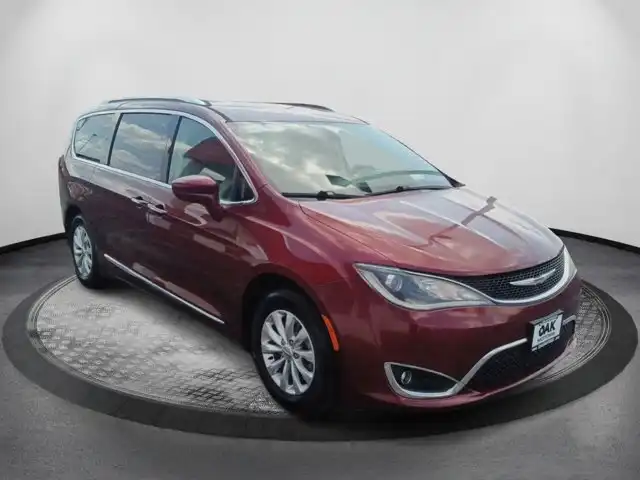 2019 Chrysler Pacifica Touring L's photo