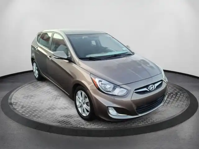 2013 Hyundai Accent SE 5-Door 6-Speed Manual's photo