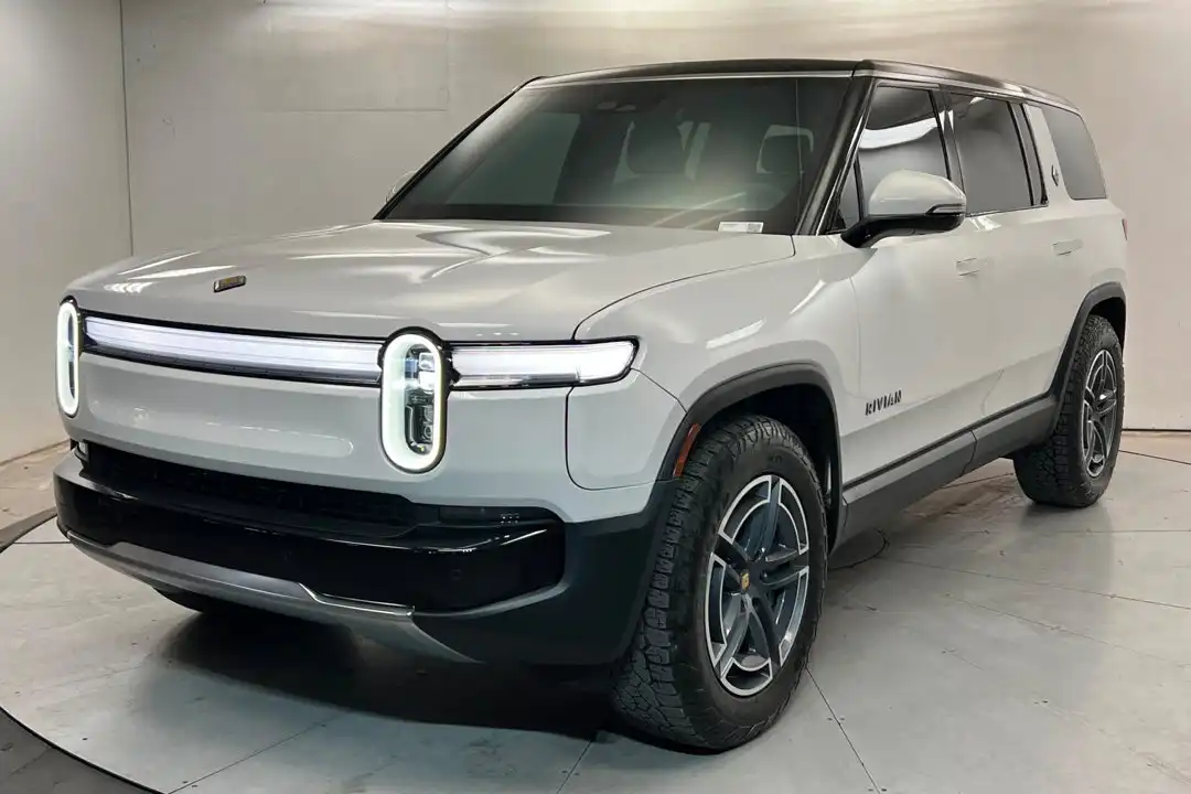 2025 Rivian R1S Adventure Dual-Motor Standard Pack's photo