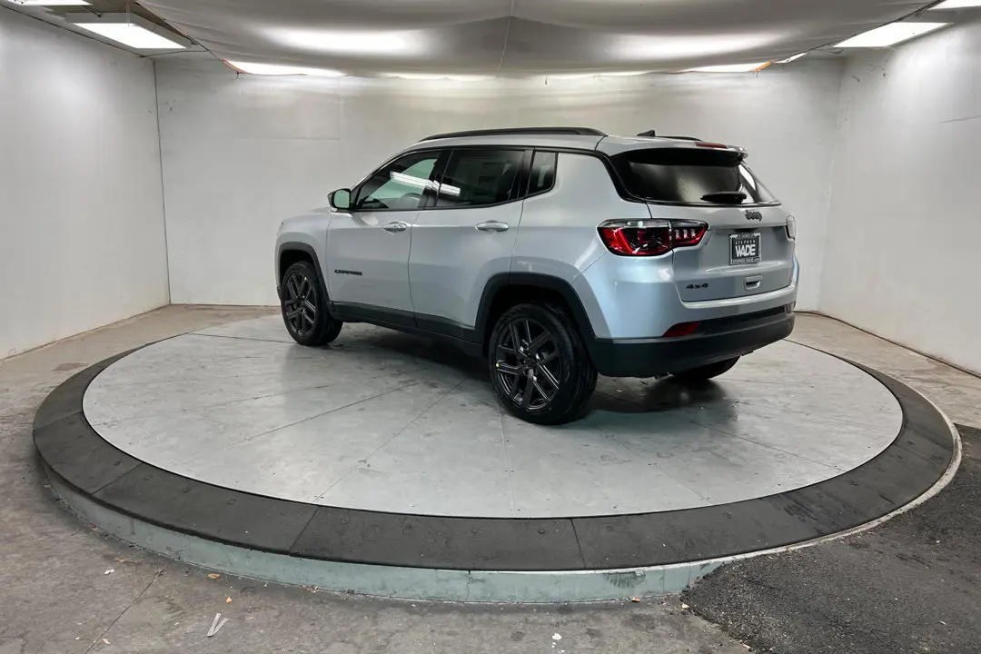2026 Jeep Compass Altitude 4X4 photo 3