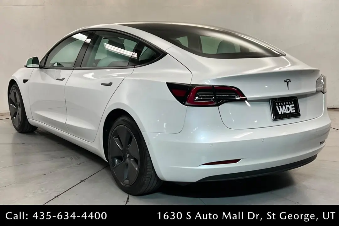 2021 Tesla Model 3 Standard Range Plus photo 3