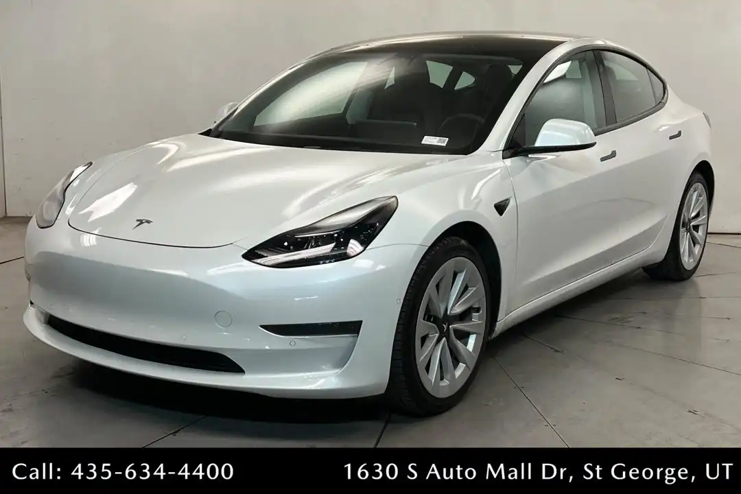 2022 Tesla Model 3 Standard Range Plus's photo