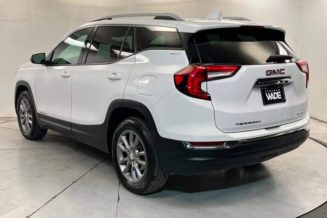 2024 GMC Terrain SLT AWD photo 3