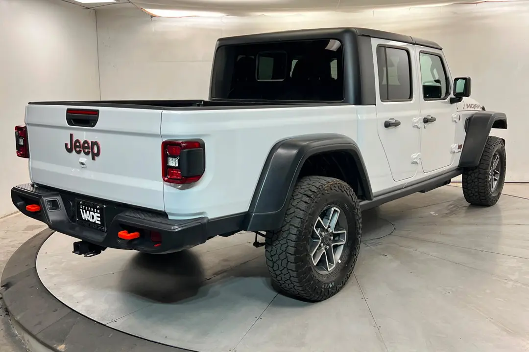 2026 Jeep Gladiator Mojave Auto photo 5