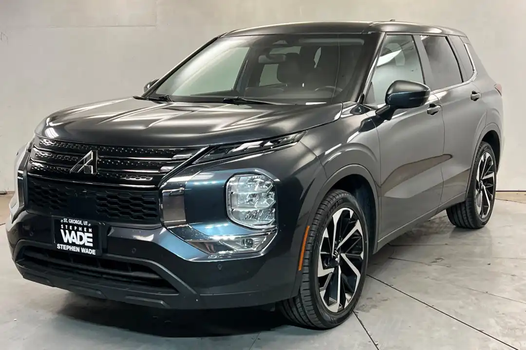 2024 Mitsubishi Outlander SE 2WD's photo