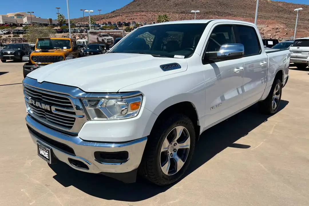 2024 RAM 1500 Laramie 4x4 Crew Cab 5'7's photo