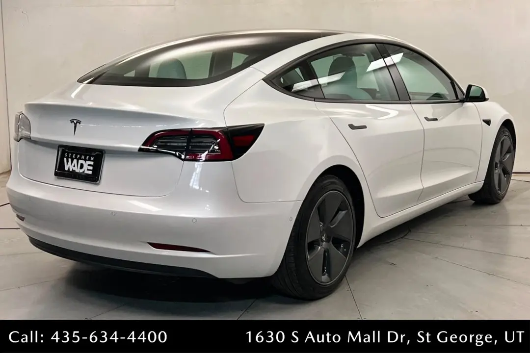 2021 Tesla Model 3 Standard Range Plus photo 5