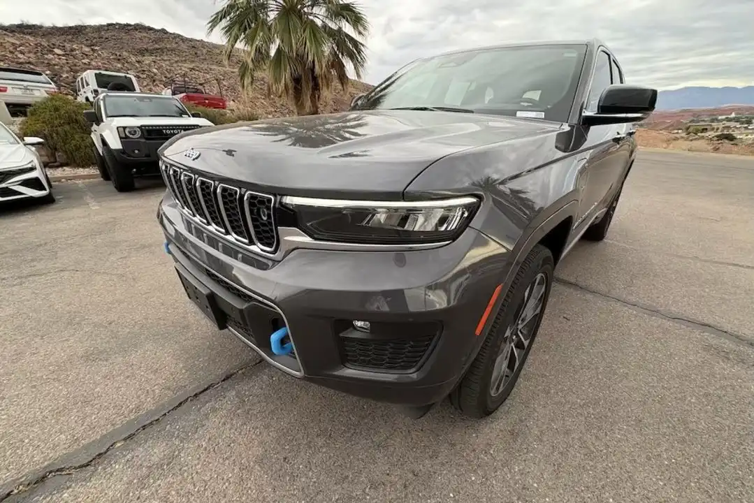 2023 Jeep Grand Cherokee Overland 4xe 4x4's photo