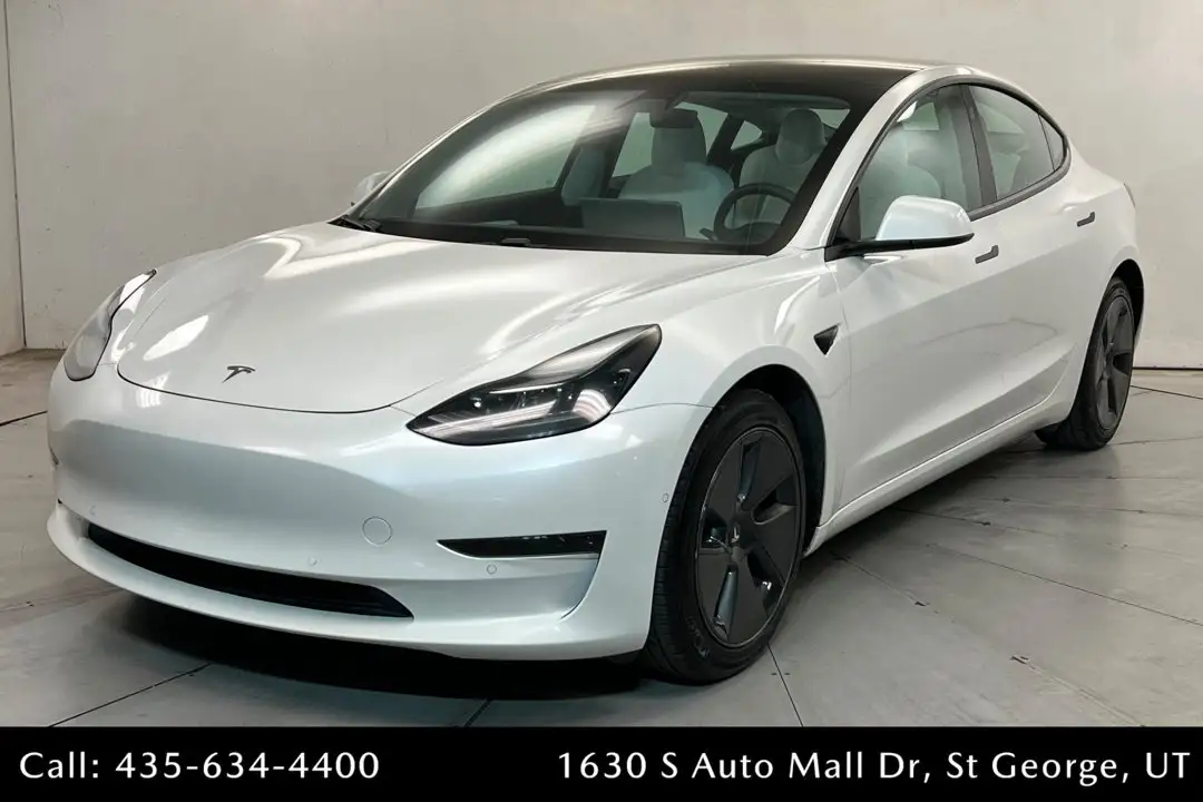 2021 Tesla Model 3 Standard Range Plus photo 1