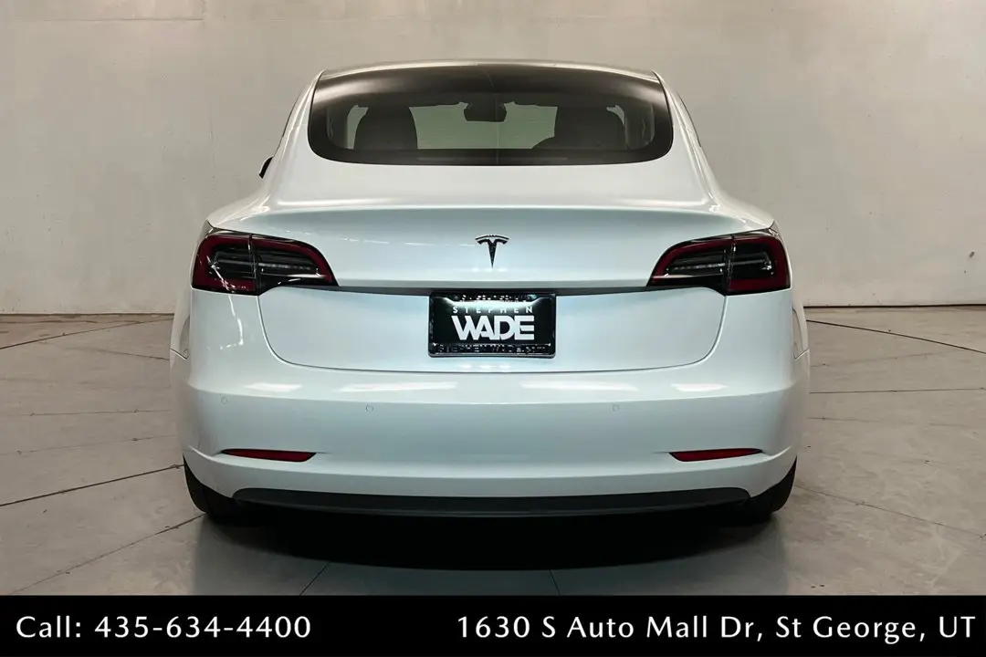 2022 Tesla Model 3 Standard Range Plus photo 4