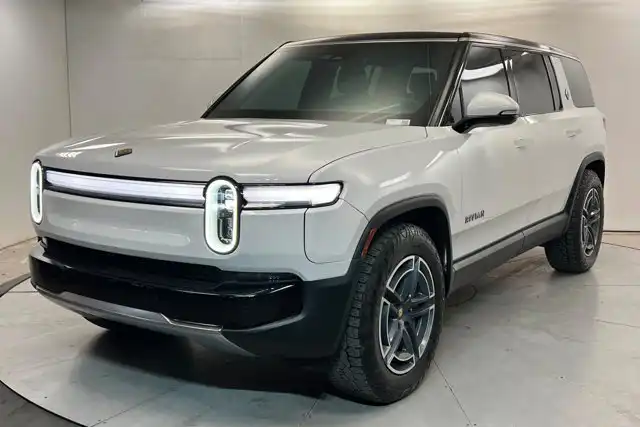 2025 Rivian R1S Adventure Dual-Motor Standard Pack's photo