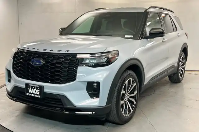2026 Ford Explorer ST-Line 4WD's photo