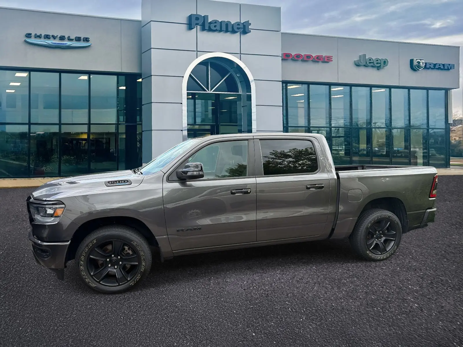 2023 RAM 1500 Big Horn/Lone Star 4WD Crew Cab 5'7 photo 3