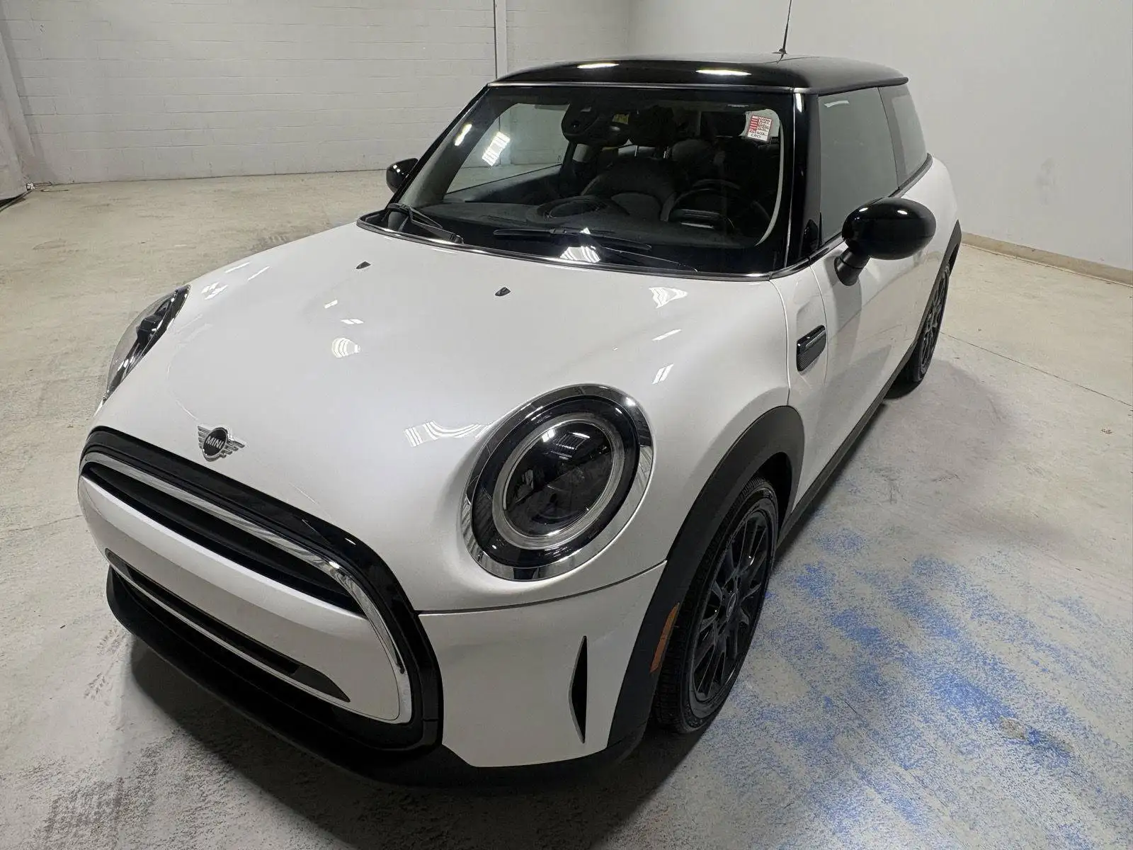 2024 MINI Hardtop Cooper's photo