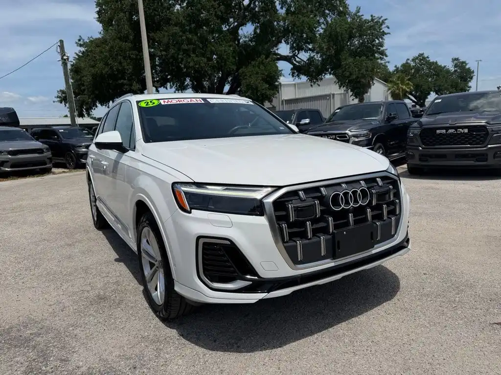 2025 Audi Q7 55 Premium Plus quattro Tiptronic's photo