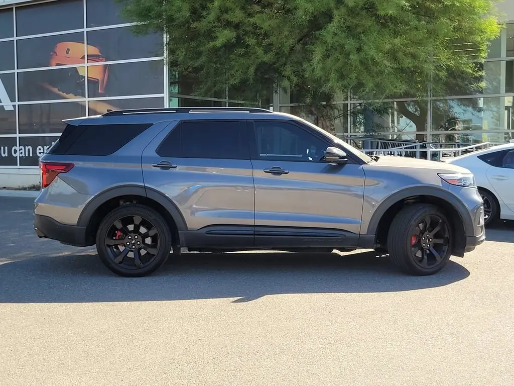2022 Ford Explorer ST 4WD photo 4