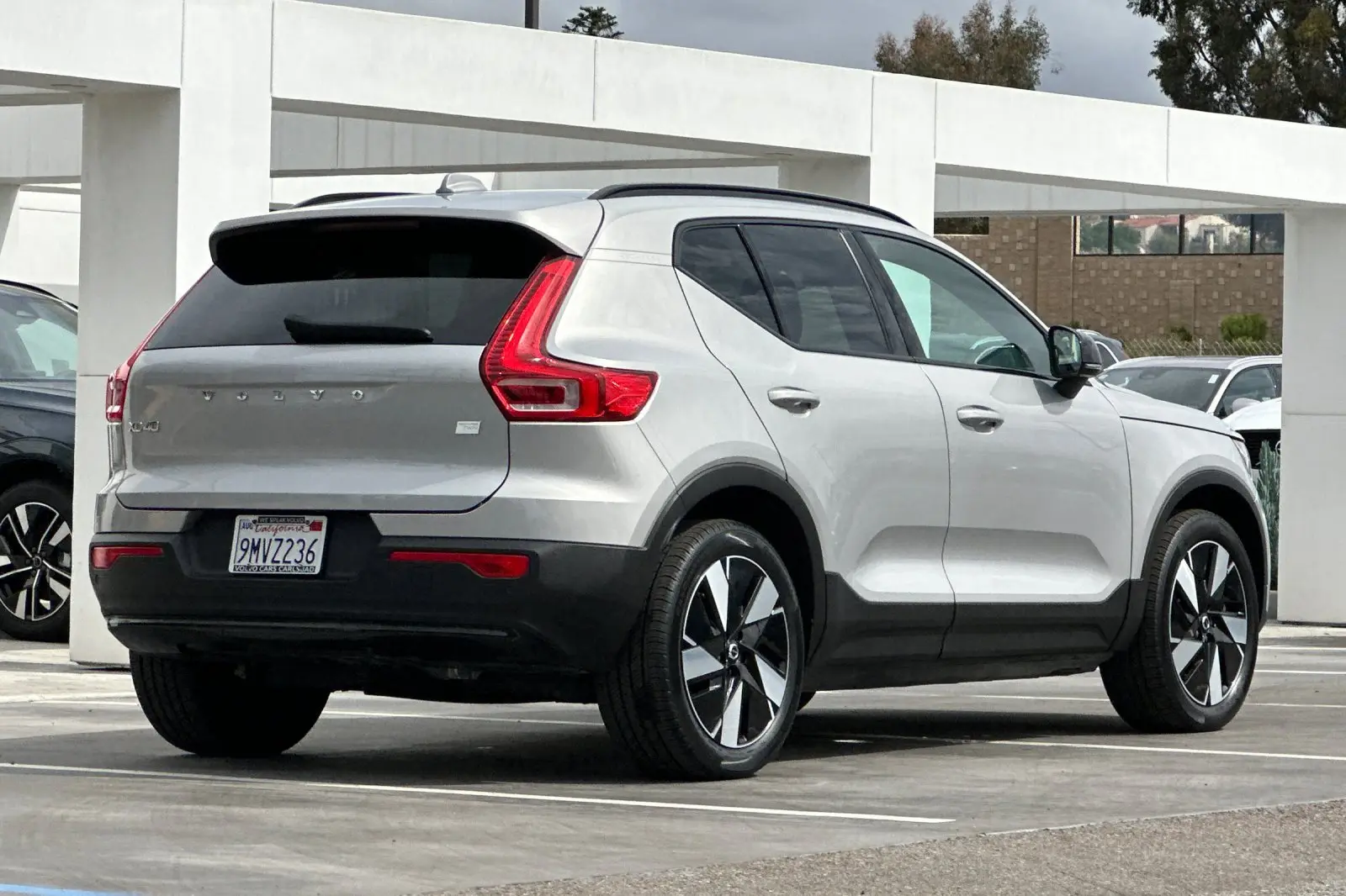 2024 Volvo XC40 P8 Recharge Core AWD photo 4