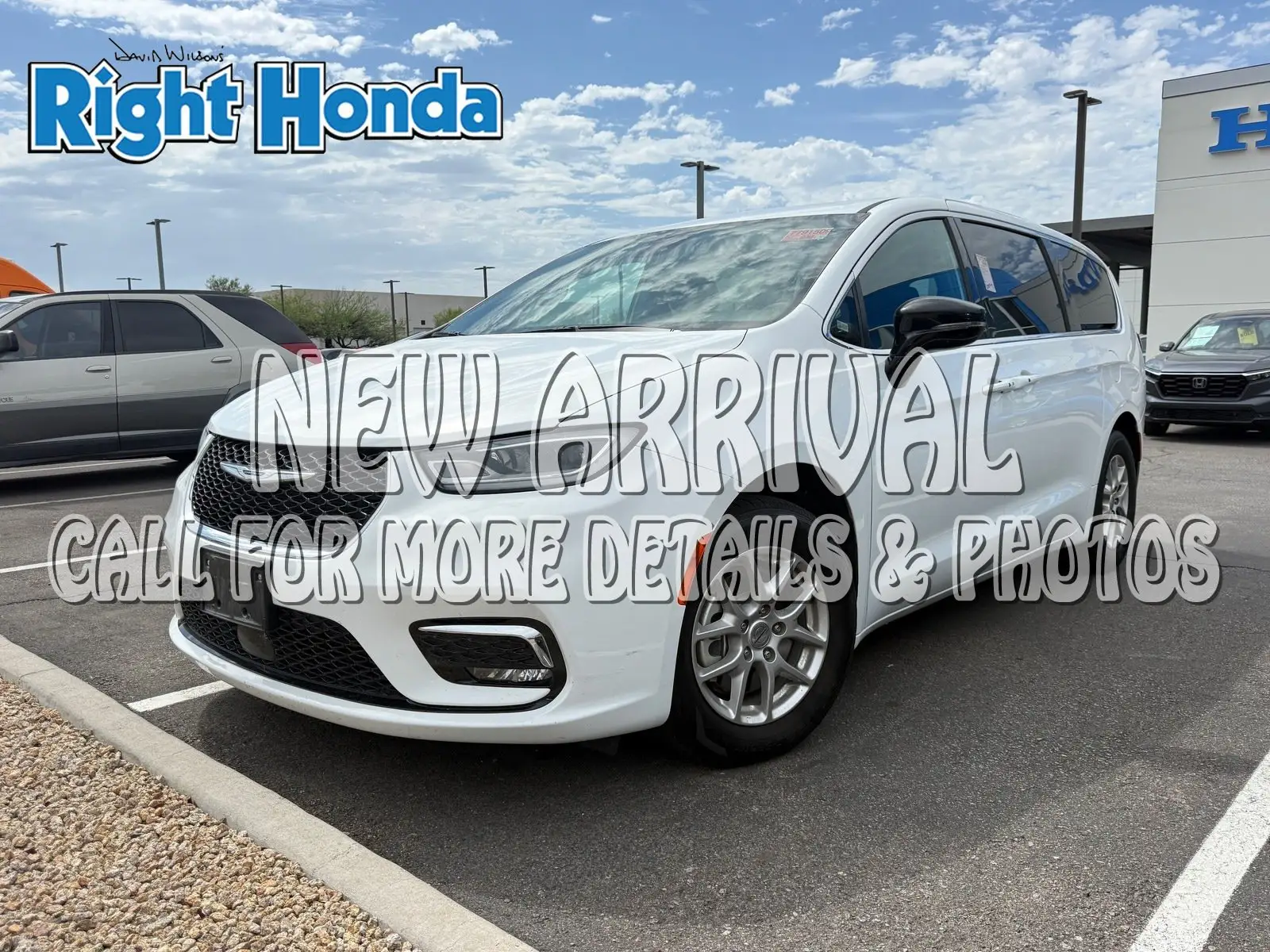 2025 Chrysler Pacifica Select photo 1