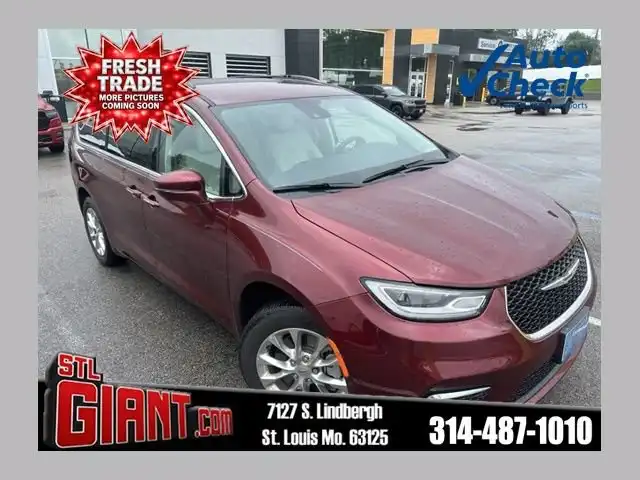 2021 Chrysler Pacifica Touring L's photo