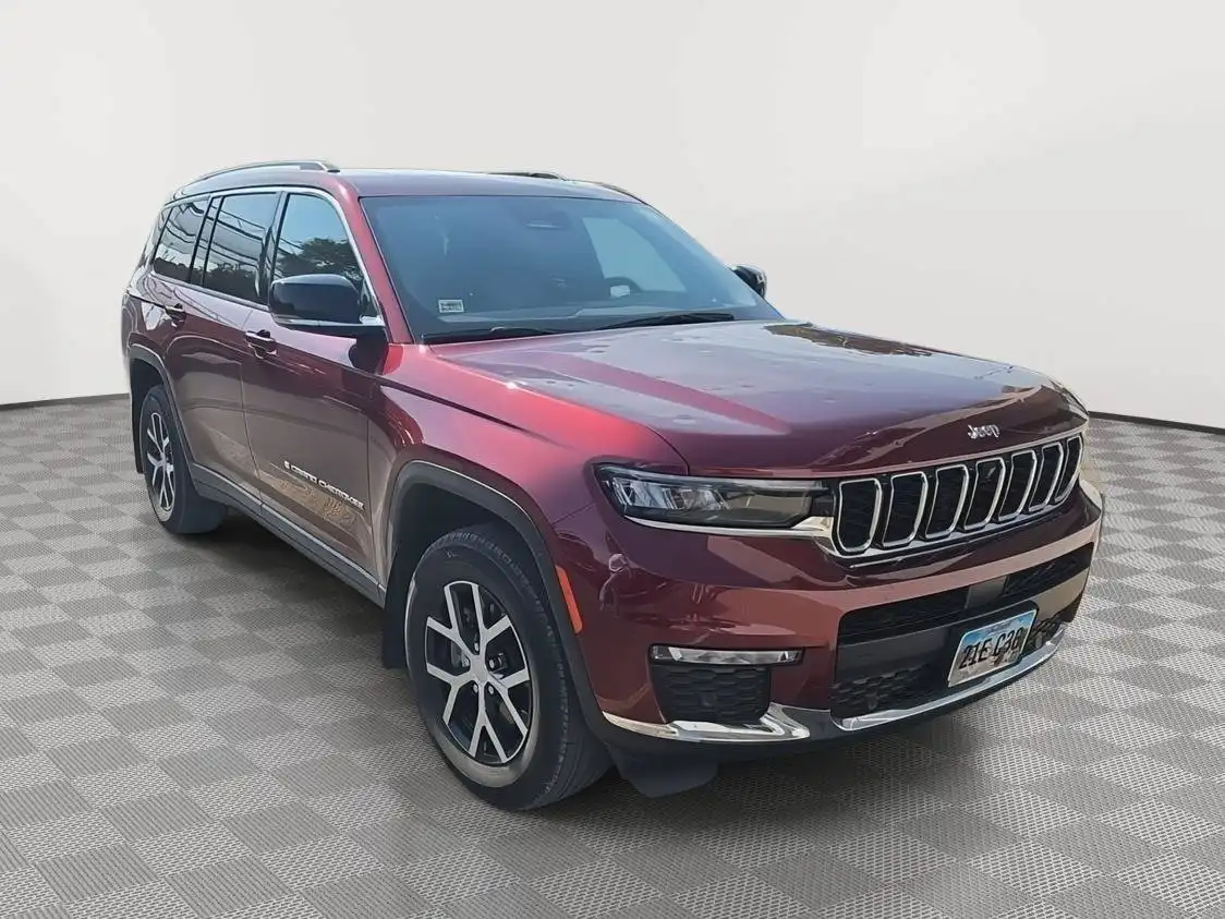 2023 Jeep Grand Cherokee L Limited 4WD's photo