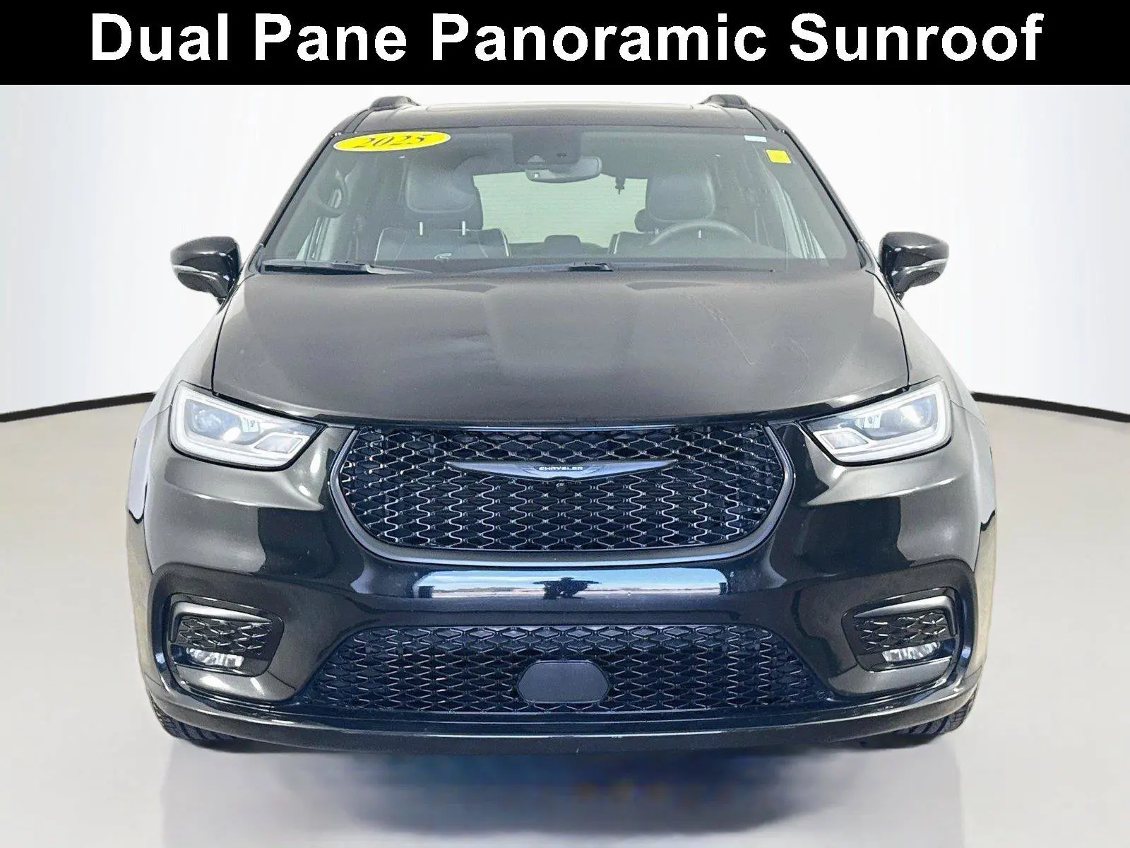 2025 Chrysler Pacifica Limited photo 3