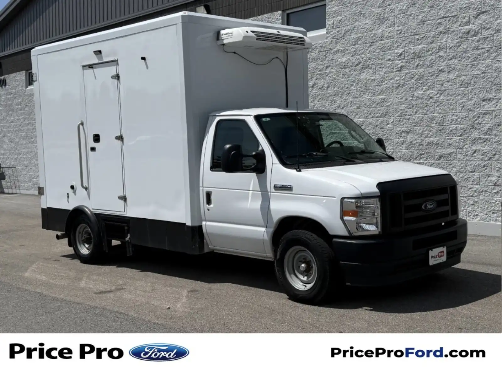2023 Ford E-Series SRW E-350 Super Duty 138 in WB's photo